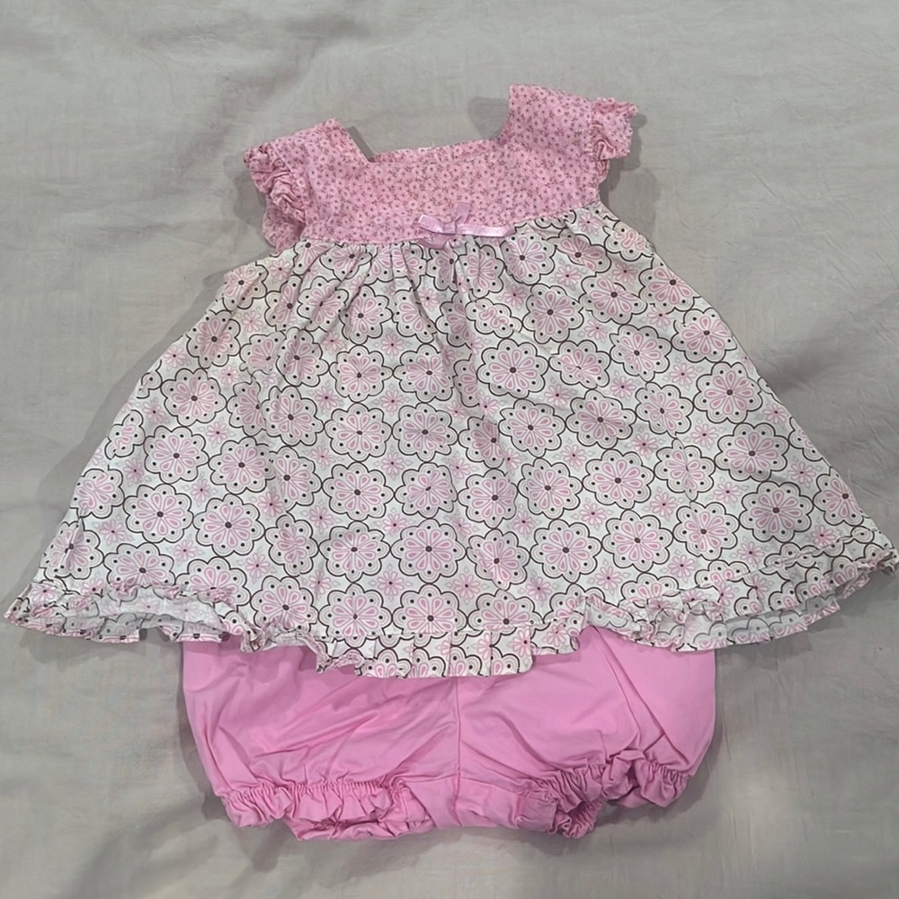 Girls summer set, top and shorts, pink floral pattern, size 9 month, worn once